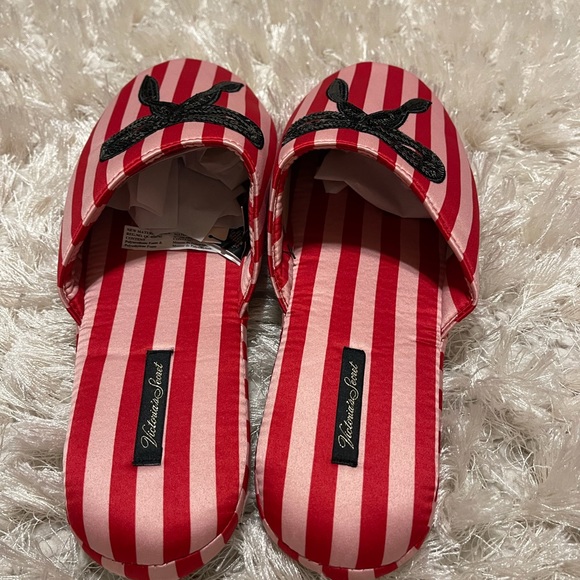 Brand 🆕VICTORIA'S SECRET Signature Satin & Bow Slippers - Picture 9 of 12